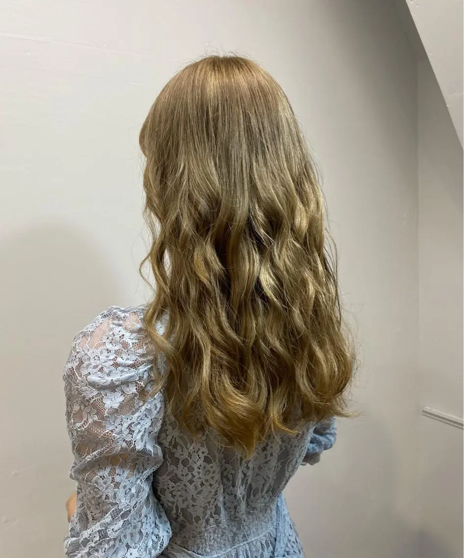 ロング カラー ヘアアレンジ ダブルカラー ハイトーンカラー ロング レイヤーカット×髪質 改善🇰🇷シオリのヘアスタイル