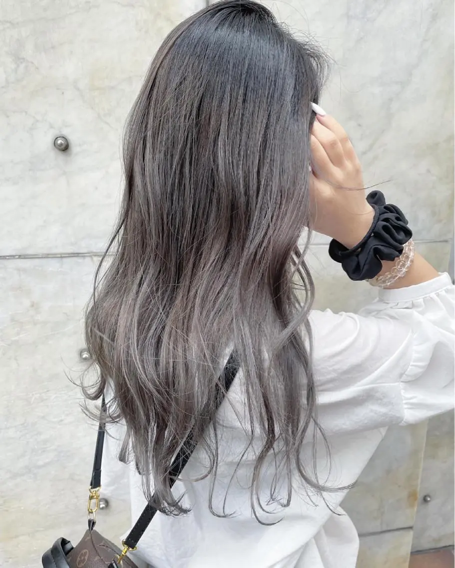 ロング カラー ベージュカラー シルバー シルバーベージュ RU RIのヘアスタイル