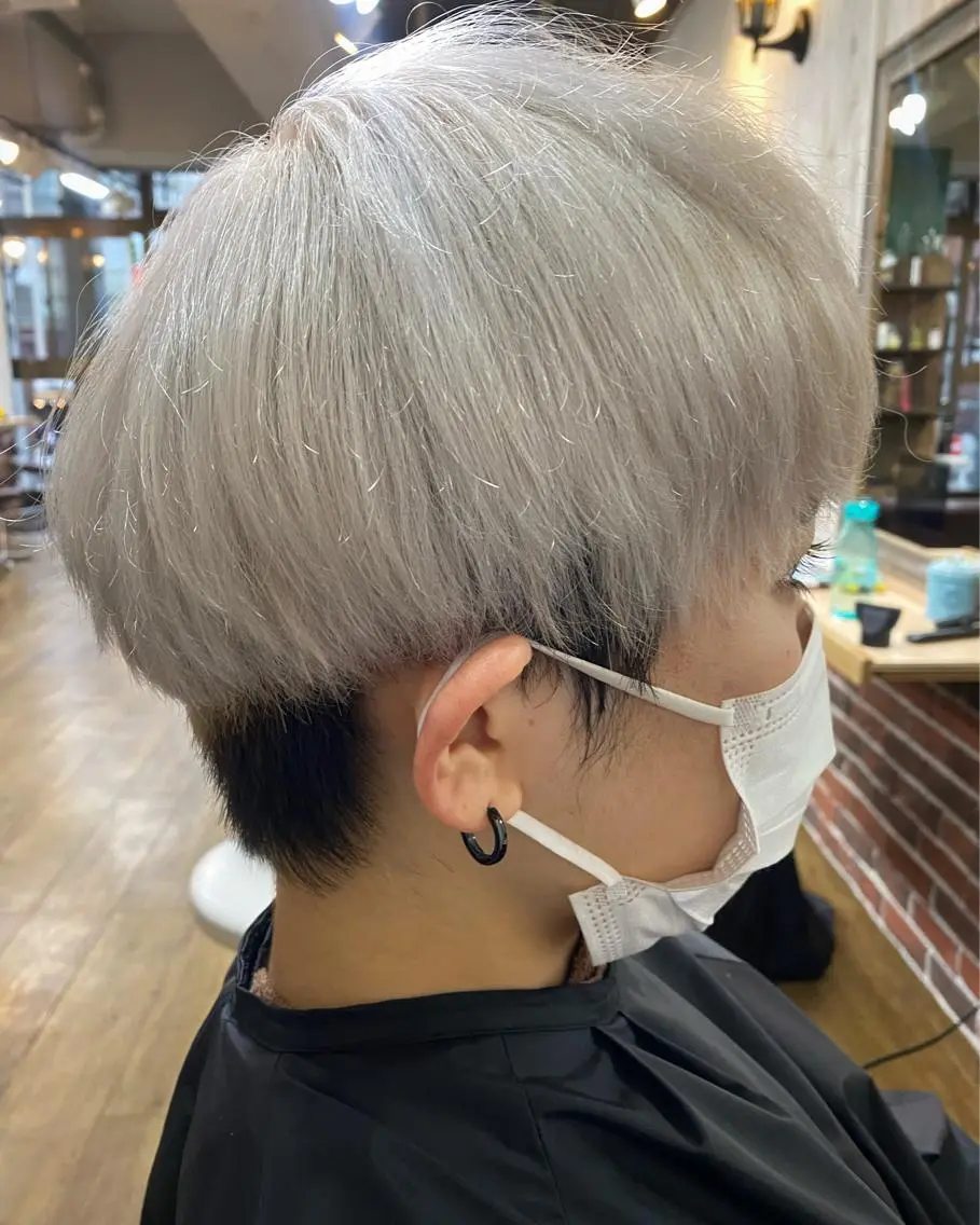 ショート アッシュ ハイライト レイヤーカット ショートヘア 大久保寿高✨ なりたい色を叶える✨のヘアスタイル