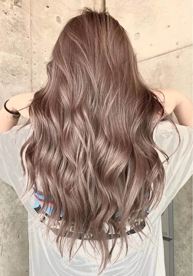 ミディアム 🌷横浜/レイヤー /艶カラー🌷のヘアスタイル