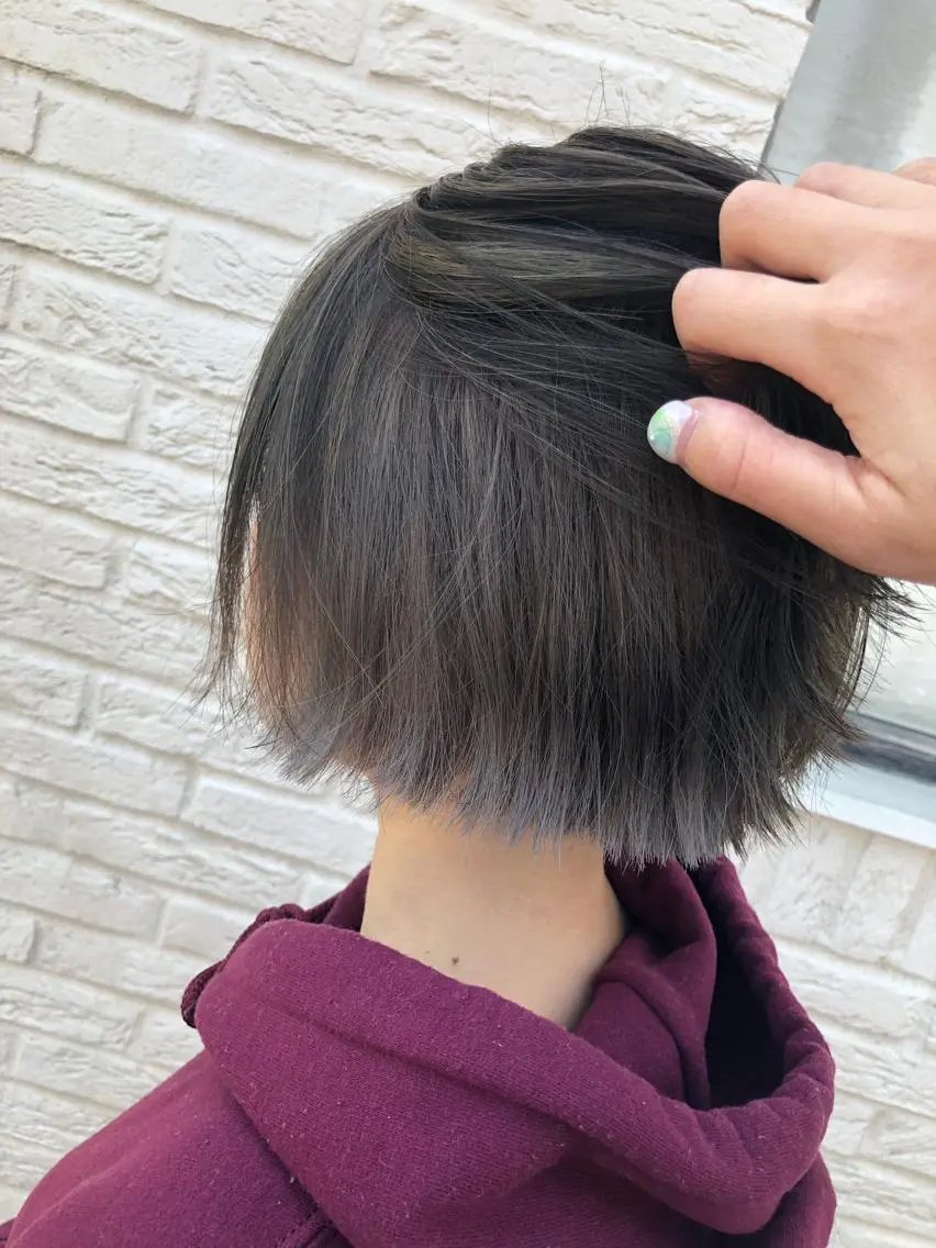 ショート カラー グレージュ インナーカラー カット ヘアカラー 吉村 絢乃のヘアスタイル