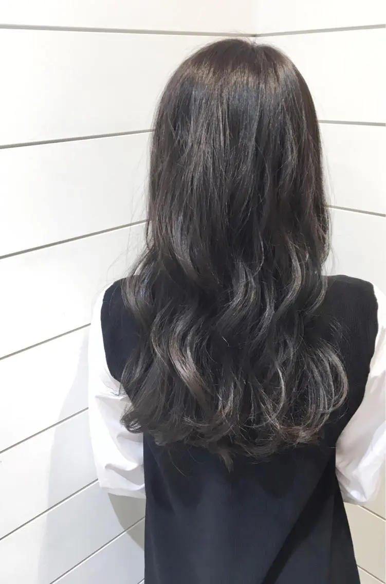 ロング カラー ブルーカラー ブルージュ ハイライトカラー ハイライト 🍊新宿南口🍊 ERINAのヘアスタイル