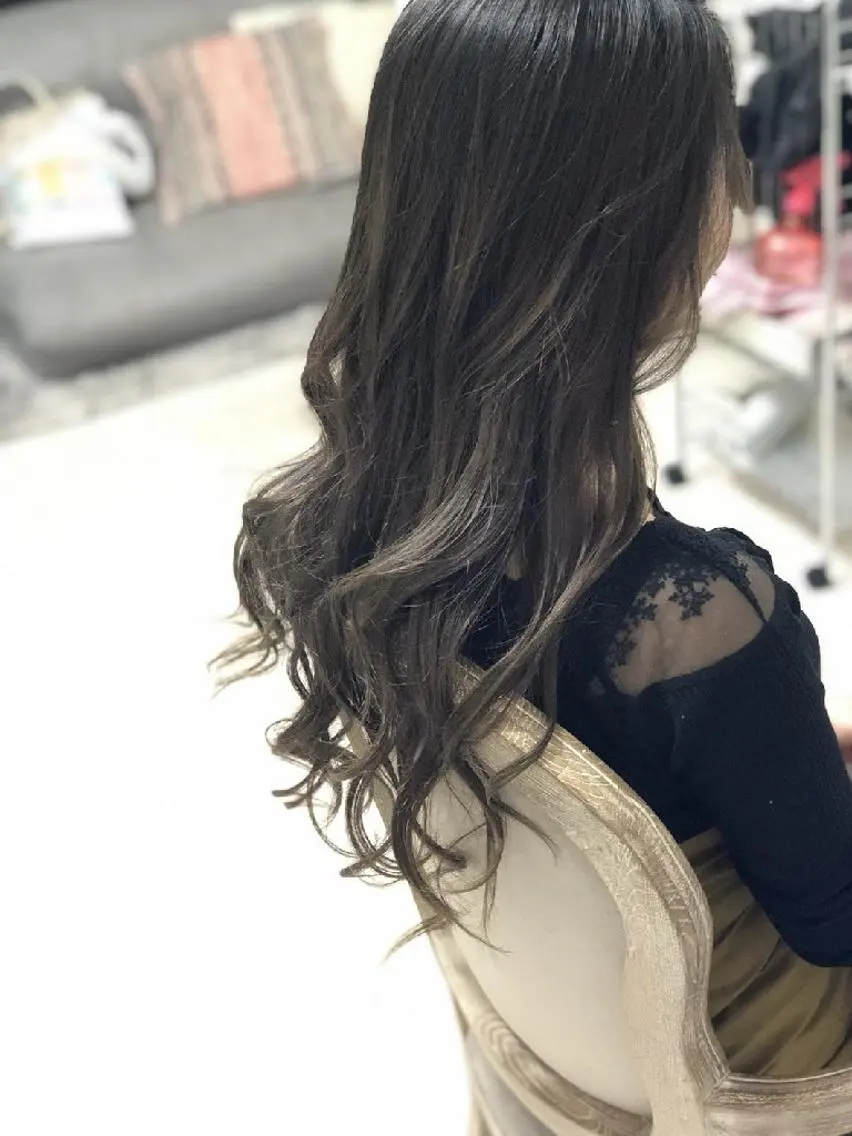 ロング カラー ヘアアレンジ アッシュ グラデーションカラー See by merの眉毛・アイブロウイメージ