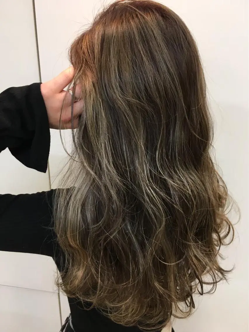 ロング ハイライト NOAH【自由が丘】 副店長のヘアスタイル