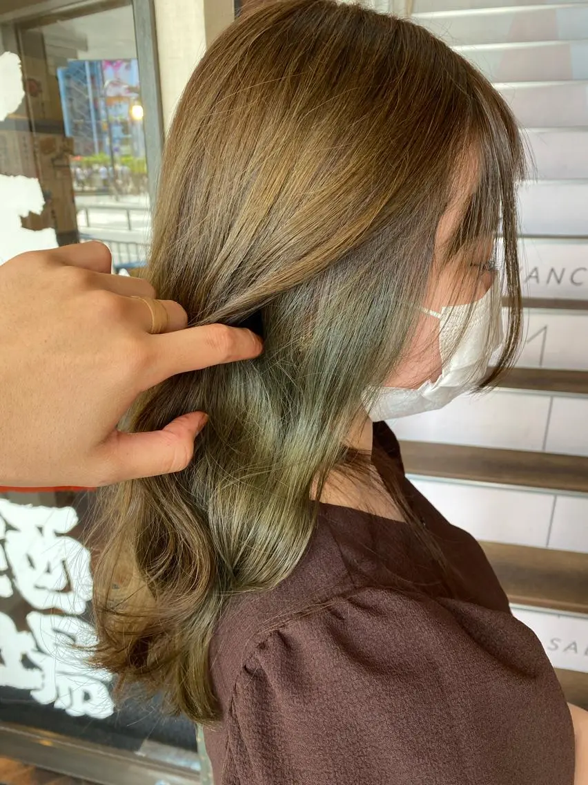 ミディアム アッシュ カット ヘアカラー 【暗め透明感カラー】 【インナー】小島良太のヘアスタイル