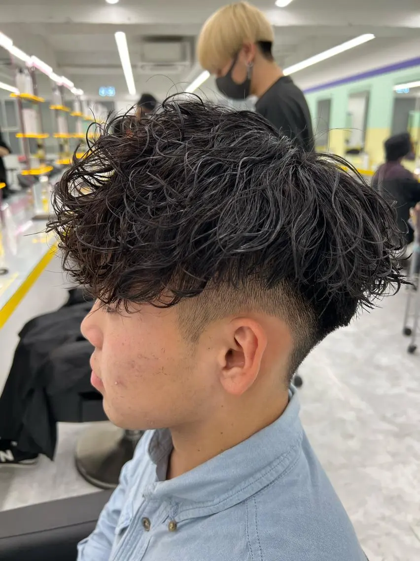 ショート カラー パーマ ヘアアレンジ メンズ キッズ ネイル マツエク・マツパ アイブロウ アップバング センターパート メンズハイライト マッシュ メンズパーマ 🔷横浜1のパーマ 職人🔷将太郎のヘアスタイル