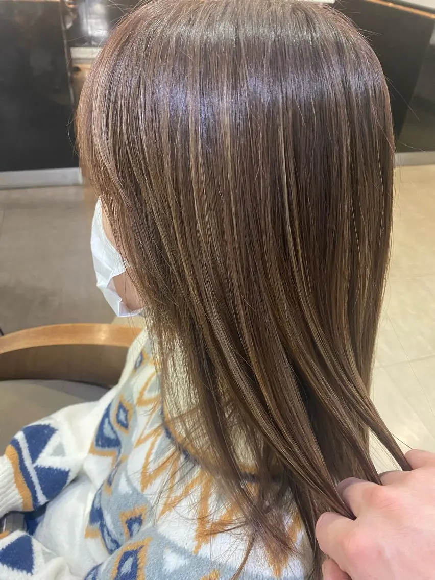 セミロング カラー ヘアアレンジ ハイライトカラー ハイライト 烏山 達也のヘアスタイル