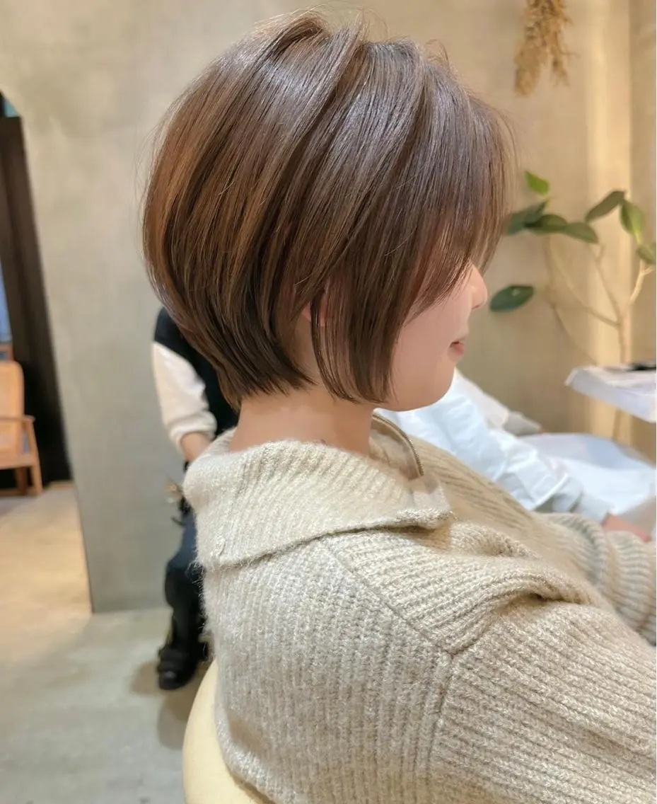 ショート レイヤー🇰🇷小顔 見せ顔周り💕トモミのヘアスタイル