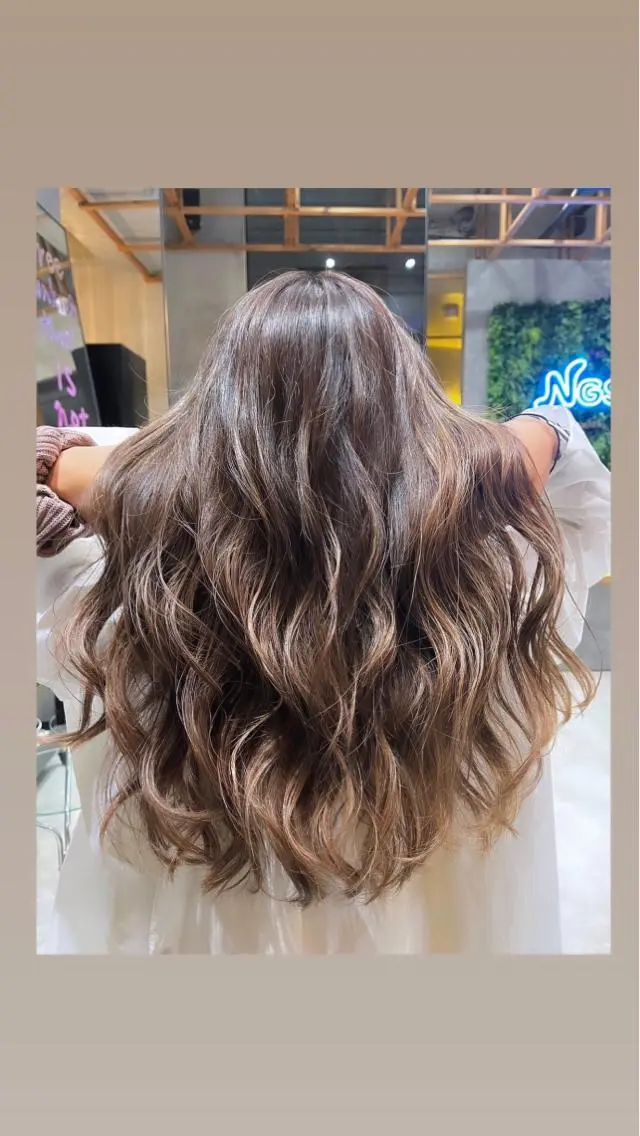 ロング カラー バレイヤージュ グラデーションカラー ハイライトカラー ハイライト レイヤーカット ヘアカラー トリートメント 🌟髪質改善/透明感 🌟代表RYOのヘアスタイル