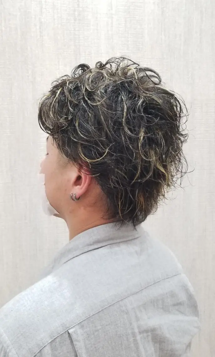 ショート カラー メンズ メンズハイライト メンズパーマ ハイライトカラー ハイライト カット ヘアカラー 髪質改善/レイヤー/ 顔周りカット/代表西のヘアスタイル