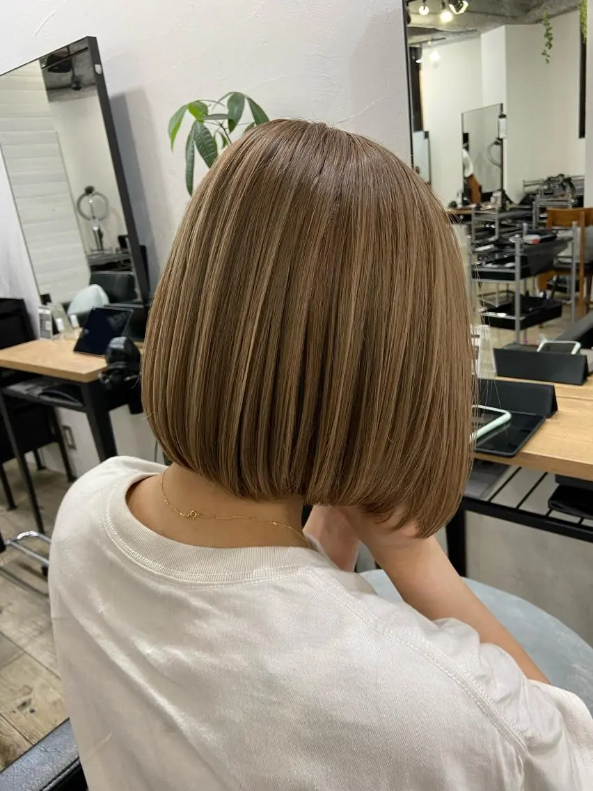 ショート カラー ハンサムショート アッシュ ベージュカラー 透明感カラー グレージュ 朝倉 啓太のヘアスタイル