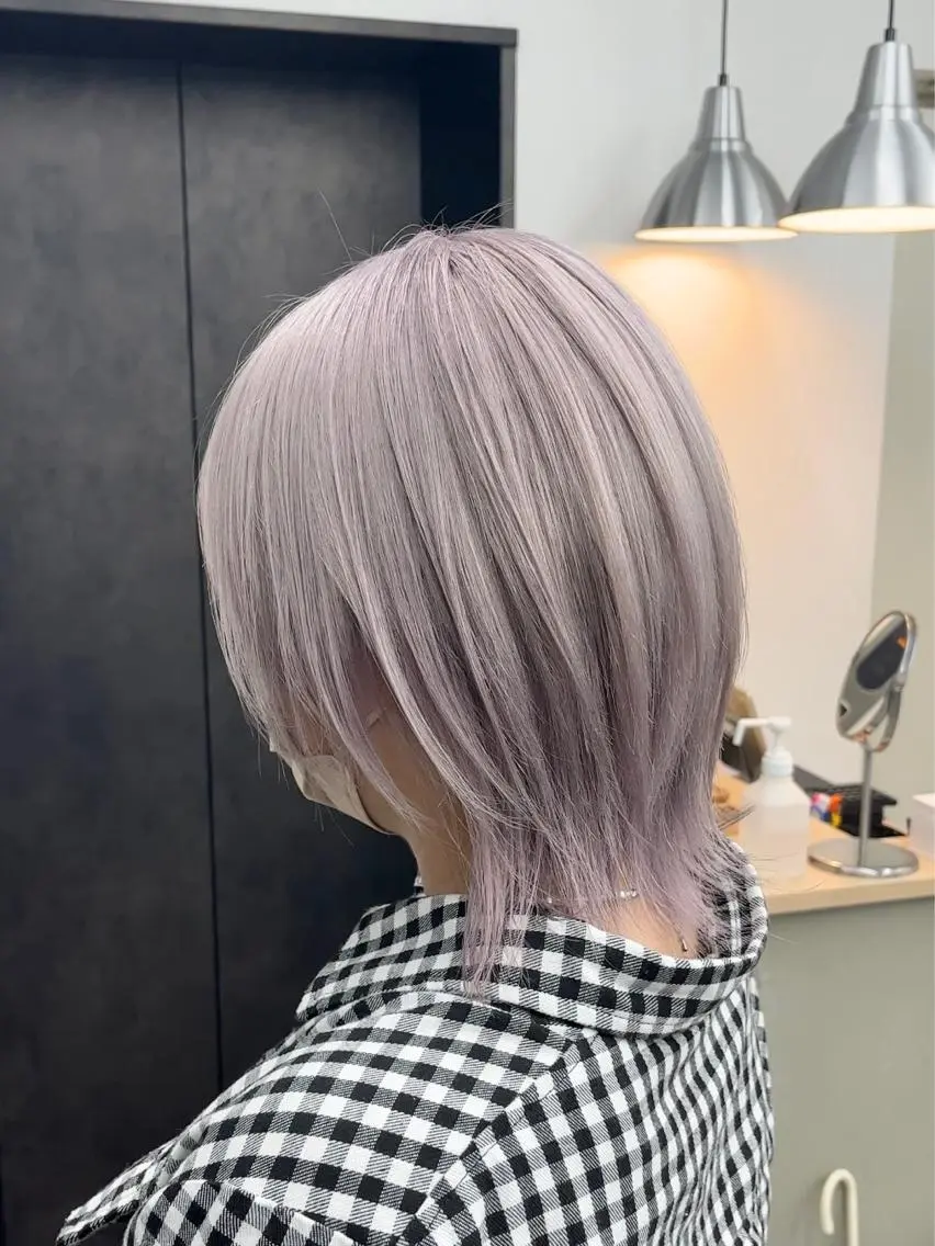 ミディアム カラー イツク ⚡️ ルーツ/ハイトーンのヘアスタイル