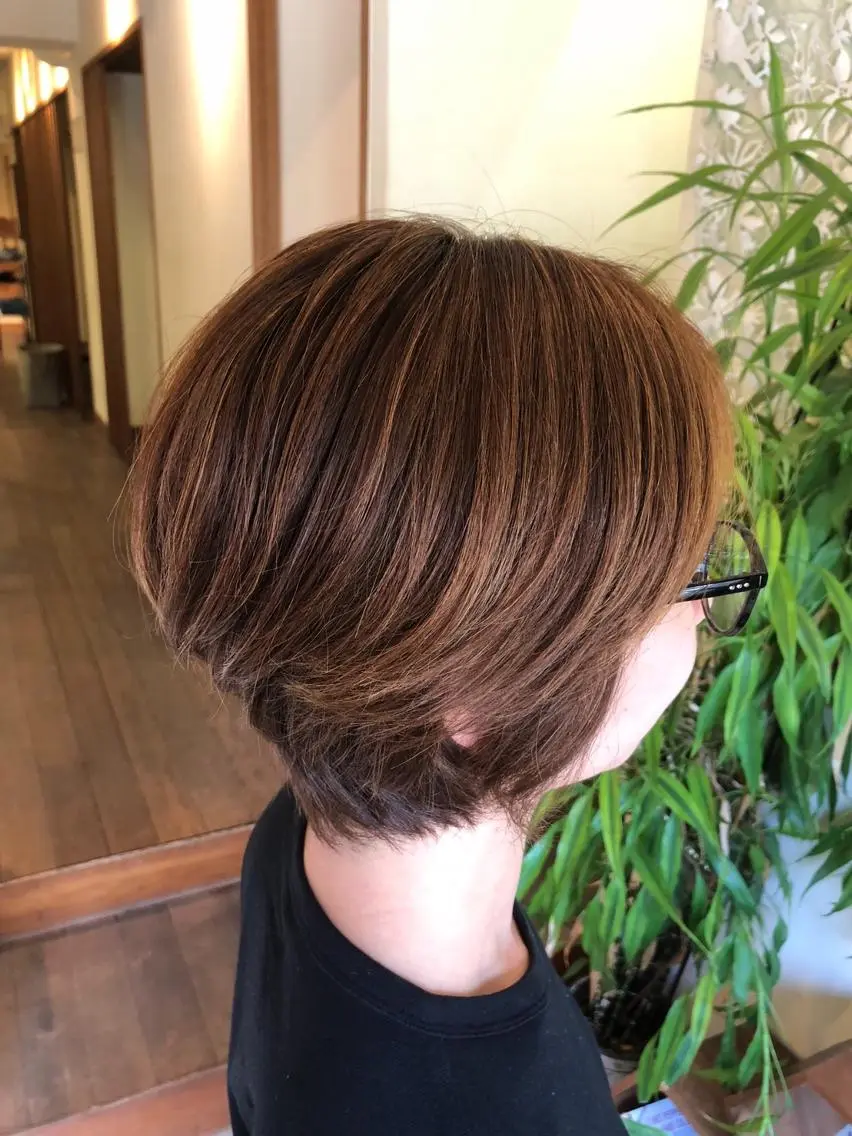ショート カラー ハイライトカラー ハイライト chill out 南塚口本店のヘアスタイル