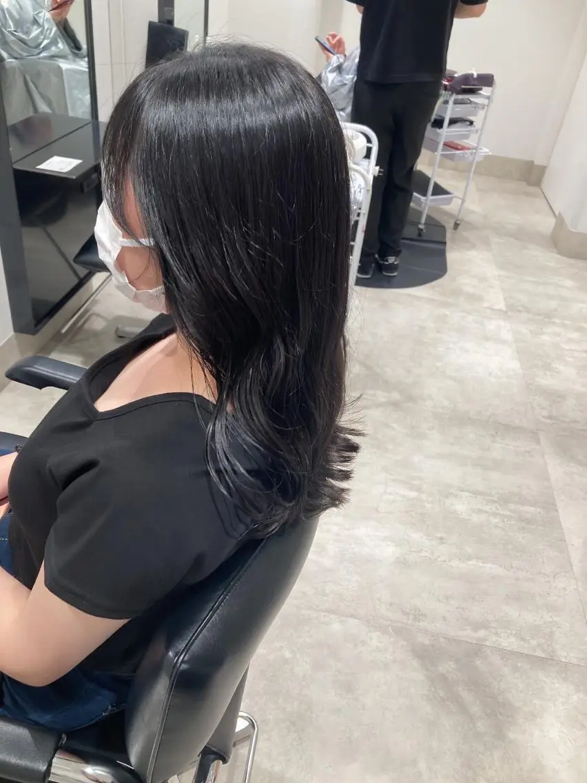 セミロング カラー 黒髪 ブルーカラー ブルーブラック カット ヘアカラー トリートメント ヘッドスパ スキバサミを使わない カット🌼唯🌼のヘアスタイル
