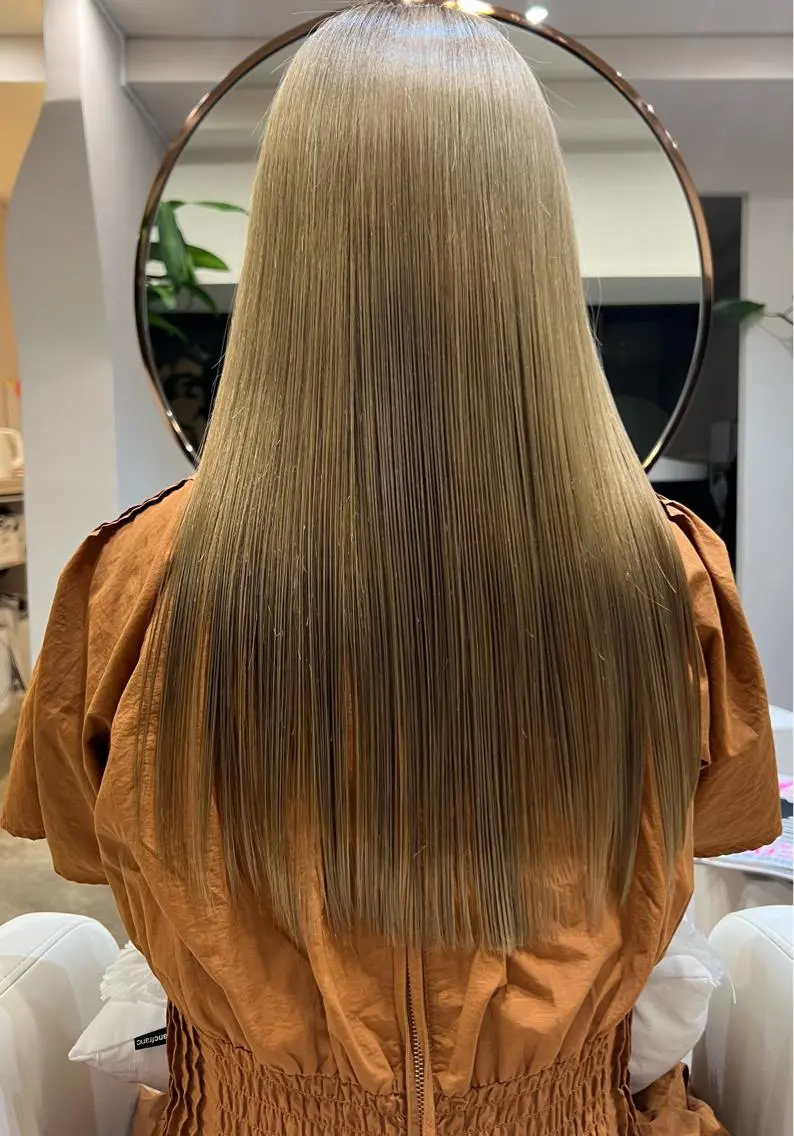 ロング カラー ベージュカラー 透明感カラー 髪質改善 韓国風ヘア ロング ヘアカラー トリートメント 美髪コンシェルジュ✨ kyousukeのヘアスタイル