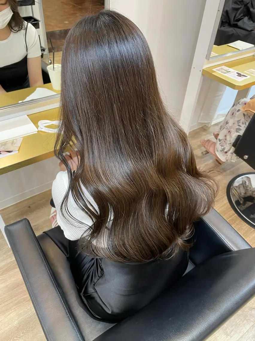 ロング カラー アッシュ 黒髪 ブリーチ ブルーカラー ブルーブラック オリーブカラー 特化　　kaiのヘアスタイル