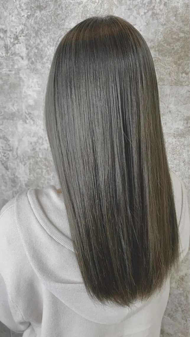 セミロング カラー 内山 京耶のヘアスタイル