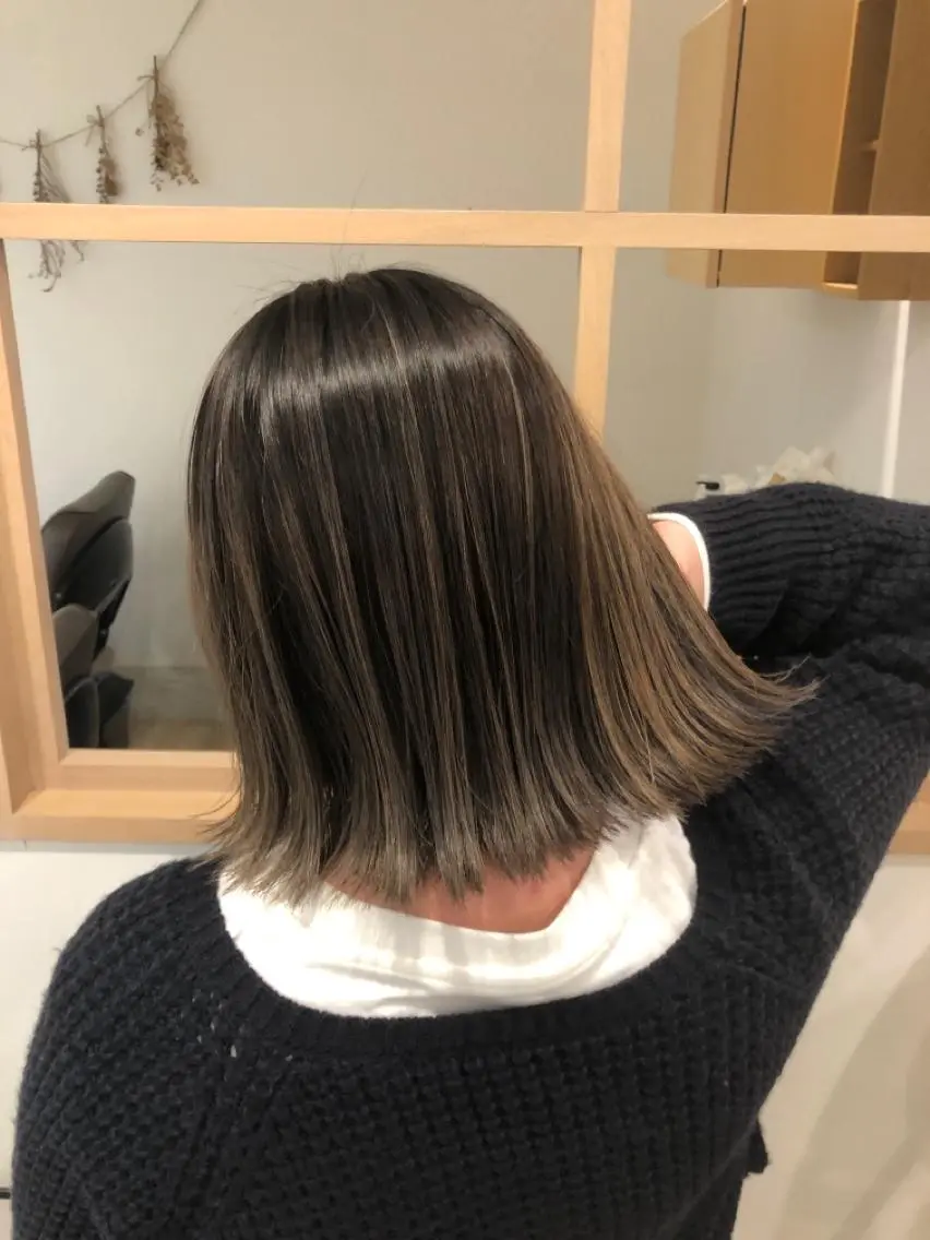 ショート カラー パーマ ヘアアレンジ 切りっぱなしボブ バレイヤージュ ブリーチ グレージュ ボブ カット ヘアカラー トリートメント 【ツヤ髪美容師】 ツダケイスケのヘアスタイル