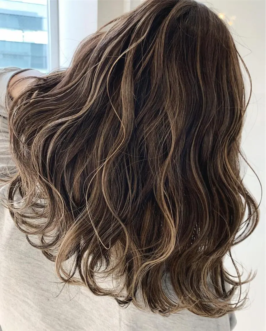 ミディアム カラー ヘアアレンジ バレイヤージュ グラデーションカラー ハイライトカラー 外国人風カラー ハイライト 阿部 圭悟のヘアスタイル