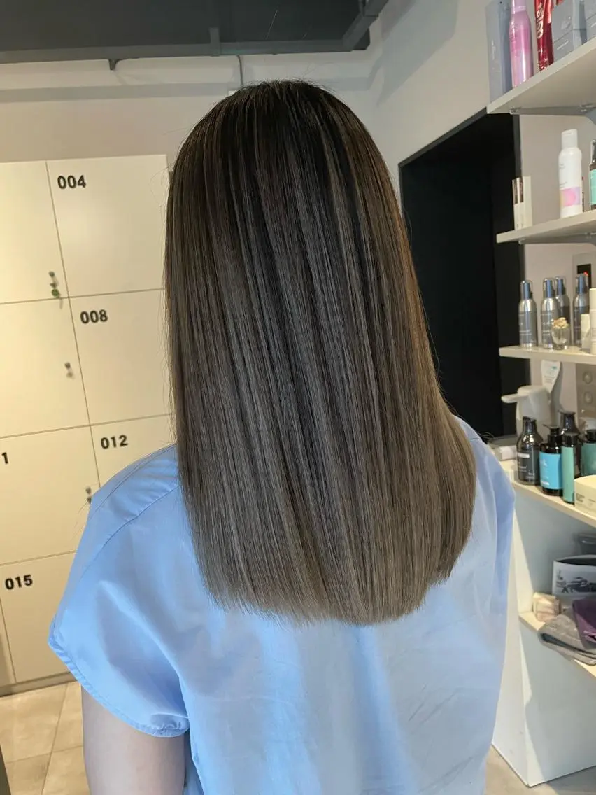 ミディアム カラー バレイヤージュ レイヤーカット ブリーチ👩🦳/ ✂︎MANAMIのヘアスタイル