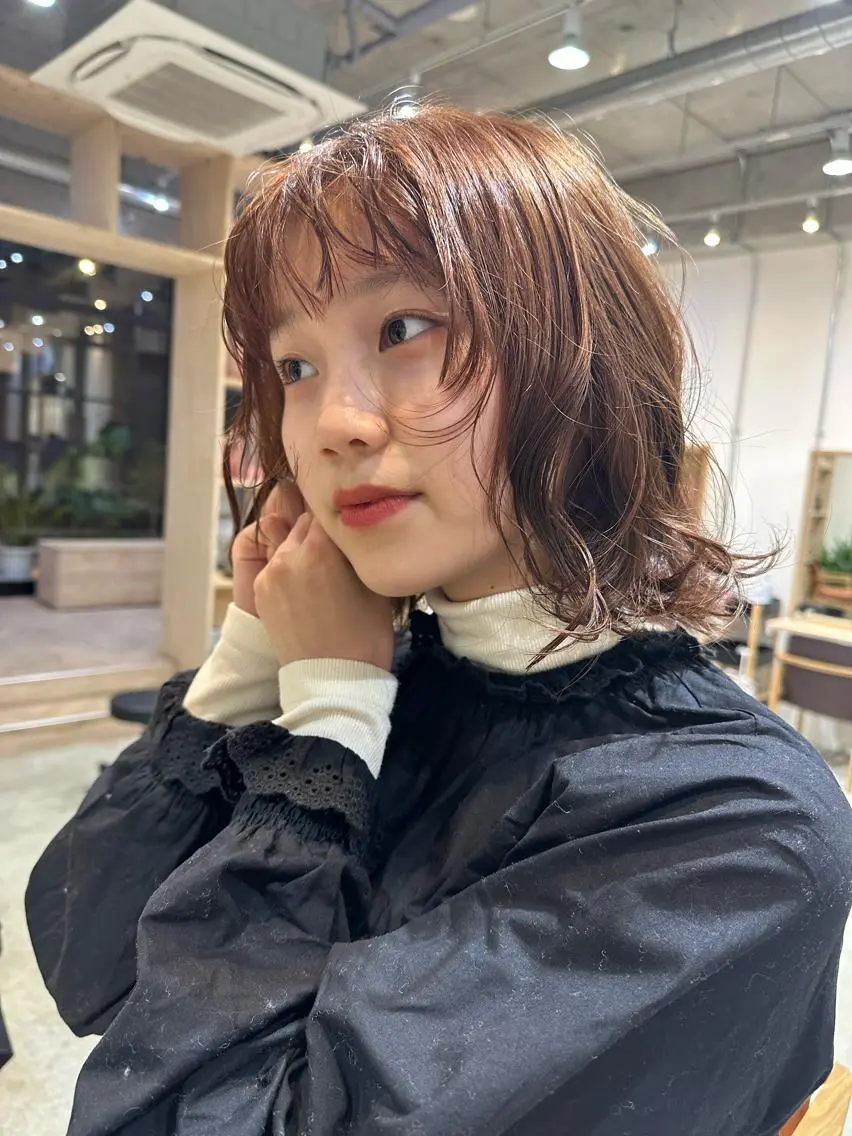 ミディアム カラー パーマ ヘアアレンジ ミディアムパーマ オレンジ ピンクカラー ボブ/レイヤー/ニュ アンスパーマ/小夏のヘアスタイル