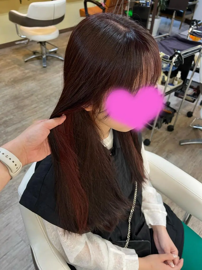 ロング カラー ブリーチ レッドカラー 鶴島 凜のヘアスタイル