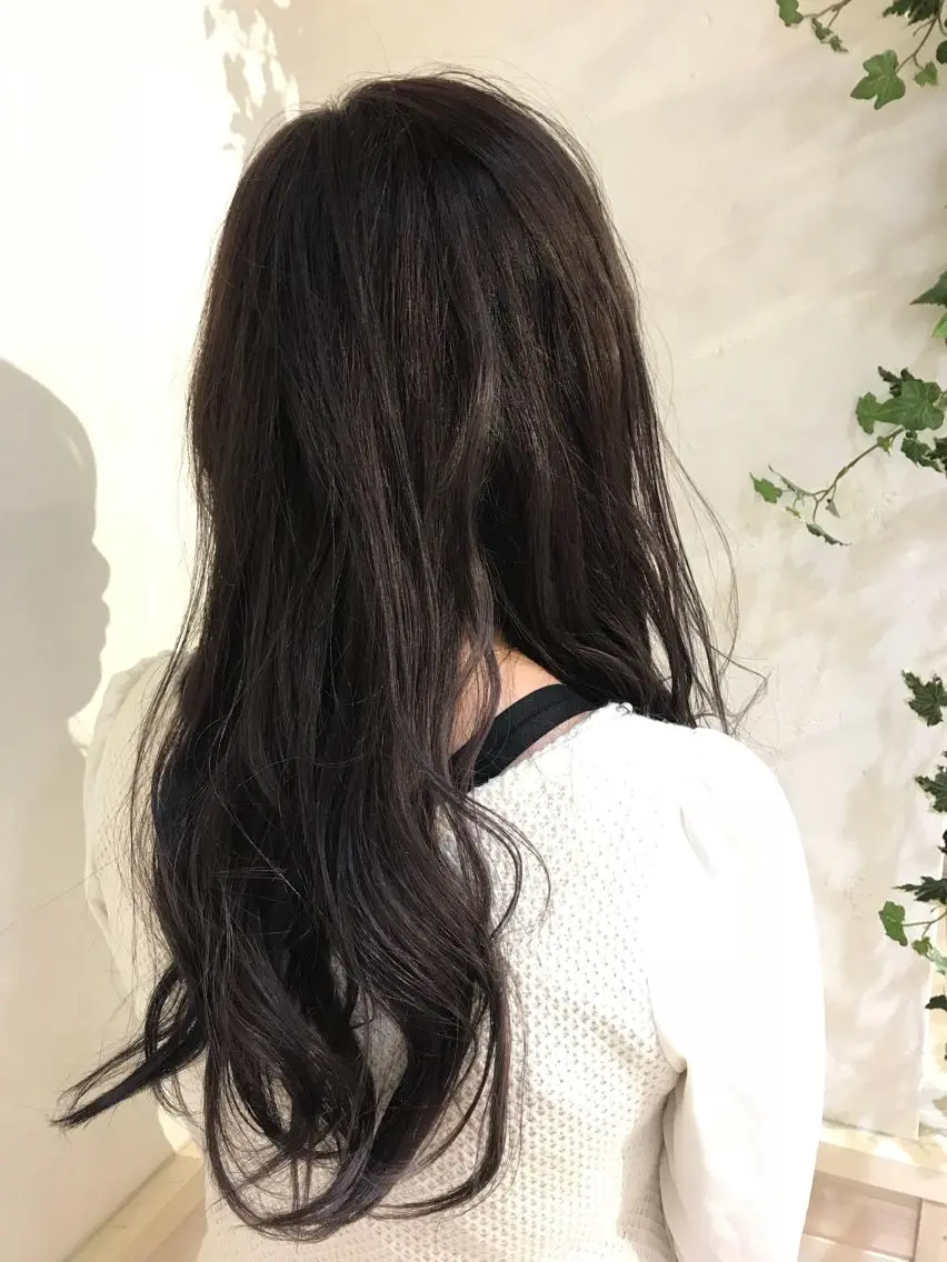 ロング カラー グレージュ あき えいみのヘアスタイル