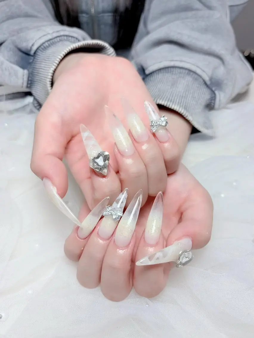 ネイル 韓国ネイル マグネットネイル 持ち込み ニュアンスネイル シンプルネイル ハンドネイル ハンドケア ハイン ネイルのネイルデザイン