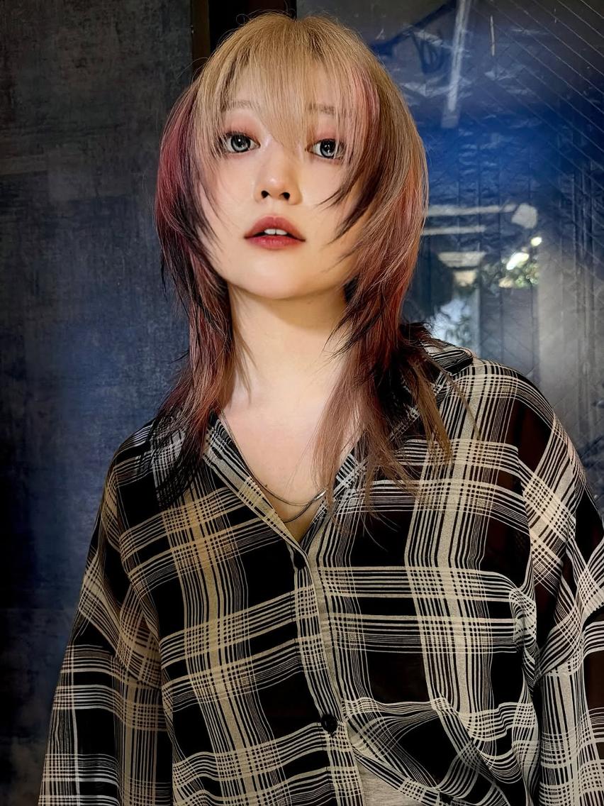 ミディアム カラー レイヤーカット ウルフカット カット ヘアカラー トリートメント ウルフレイヤー/ 中性ウルフ/タカハシのヘアスタイル