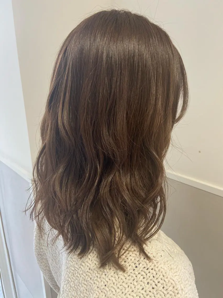 セミロング カラー カット ヘアカラー トリートメント 小栗 麻衣のヘアスタイル