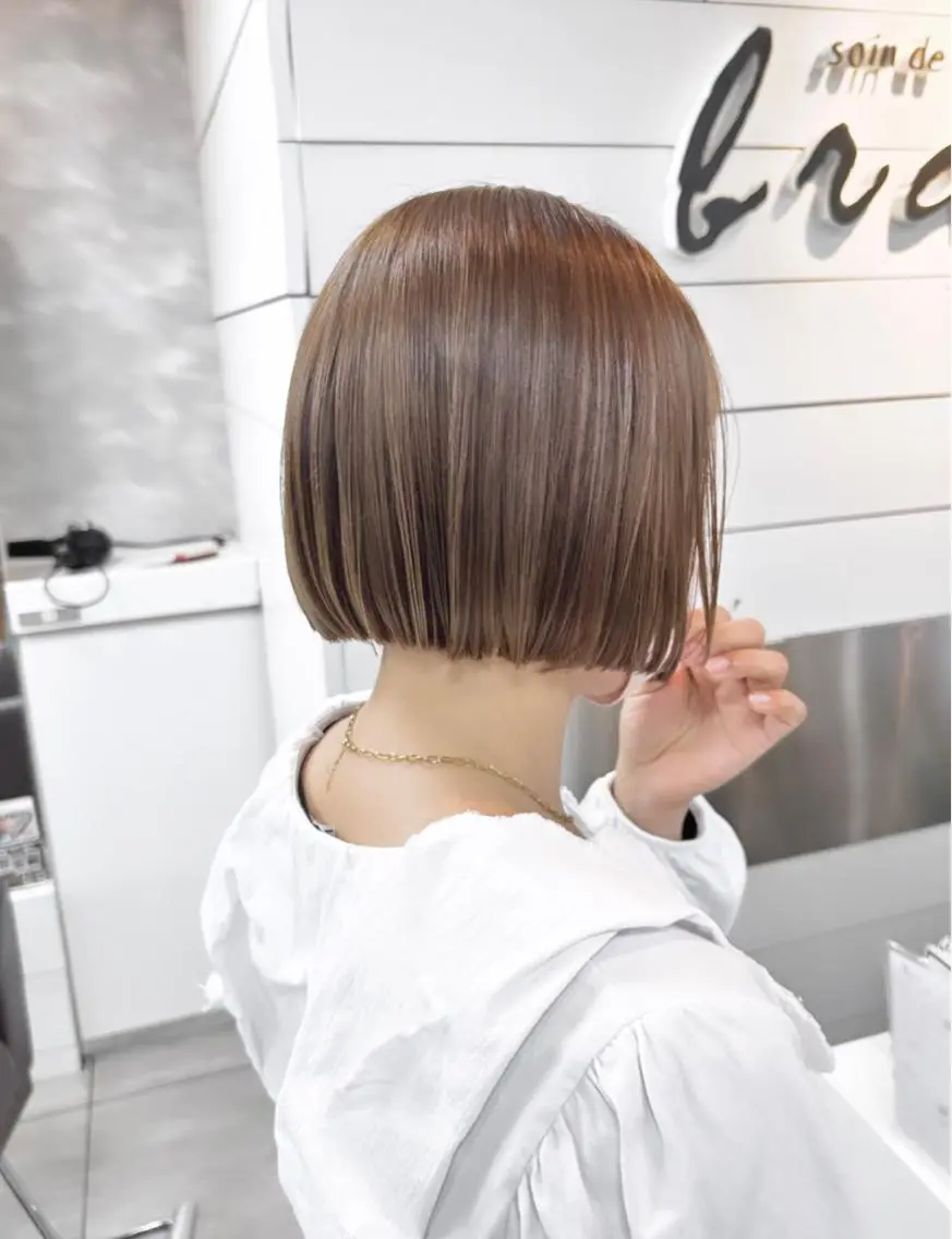 ショート ボブ レイヤー/艶髪カラー 森本くるみのヘアスタイル