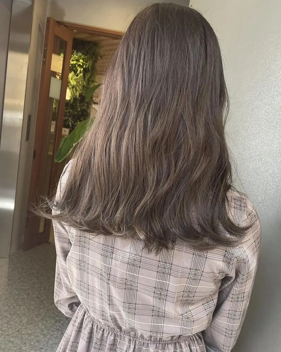 ロング カラー ブリーチ ブラウンカラー ショコラブラウン ダブルカラー ブリーチなしカラー TIGRE kamitoriのヘアスタイル
