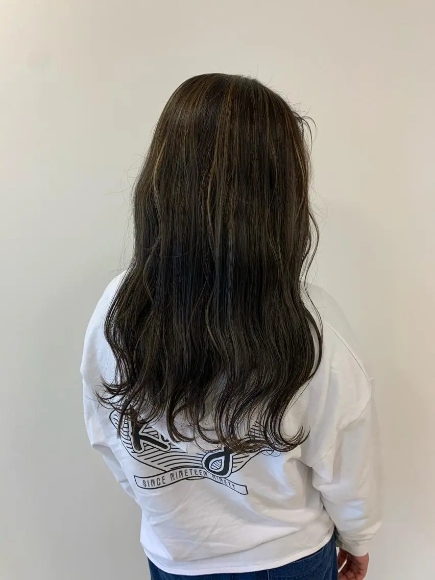 ロング カラー ベージュカラー ハイライトカラー ハイライト 顔まわりカット✄ ベージュカラー🧸のヘアスタイル