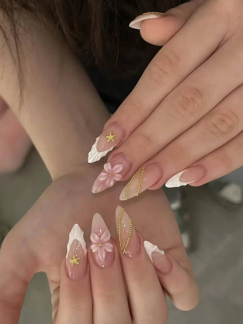 ネイル ブルー 長さ出し フラワーネイル キラキラネイル 韓国ネイル ハンドネイル Umee Nailのネイルデザイン