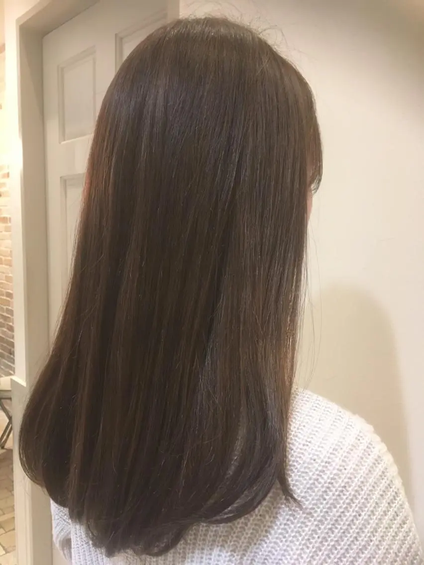 ロング カラー アッシュ ブリーチ 透明感カラー 新中 茉莉香の眉毛・アイブロウイメージ