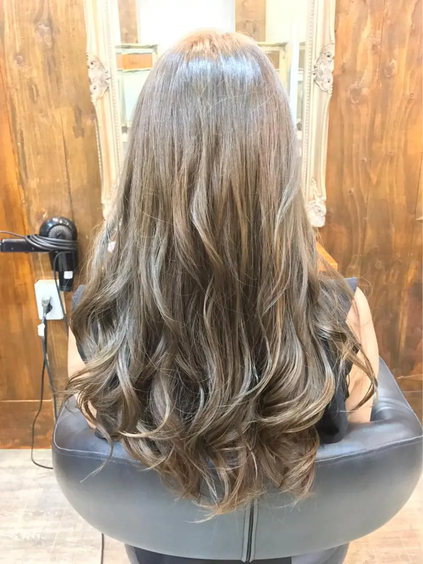 ロング カラー ヘアアレンジ ヘアカラー バトヘアー渋谷 officialのヘアスタイル