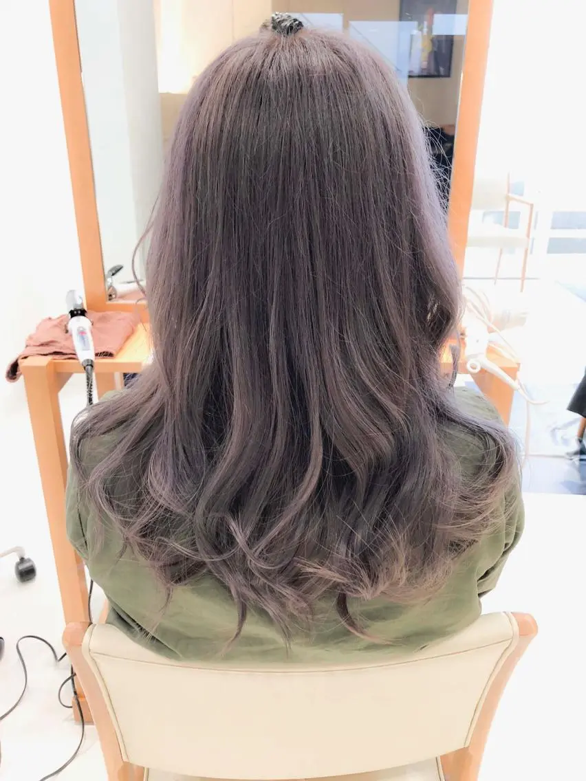ロング カラー グレージュ ラベンダーカラー ラベンダーグレージュ ラベンダーグレー Days 透明感カラーのヘアスタイル