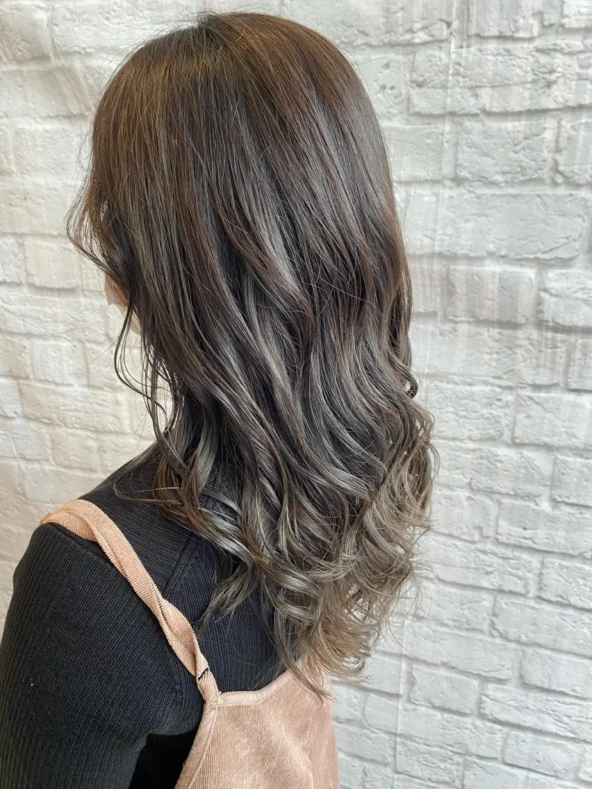 ロング カラー アッシュ デザインカラー✨新倉 佑奈のヘアスタイル