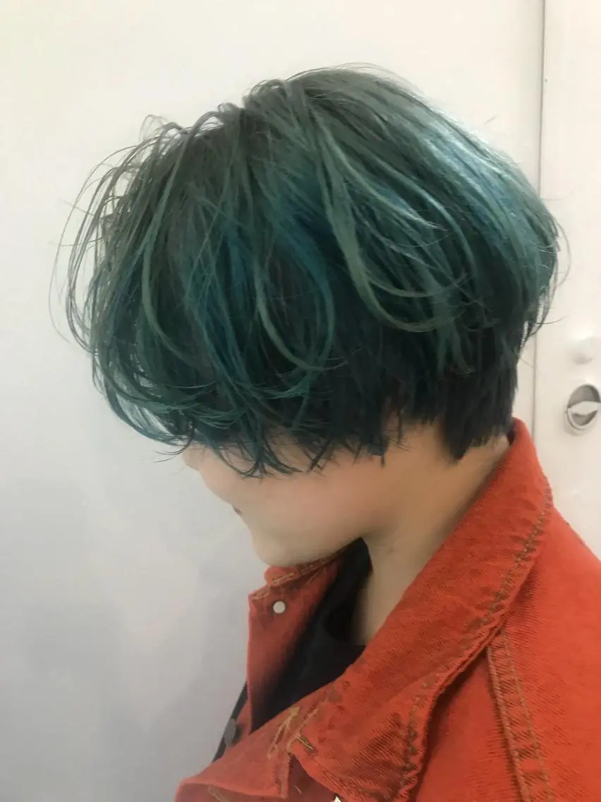 カラー カット ヘアカラー トリートメント 💓パーマ，💗 レイヤーカットのヘアスタイル