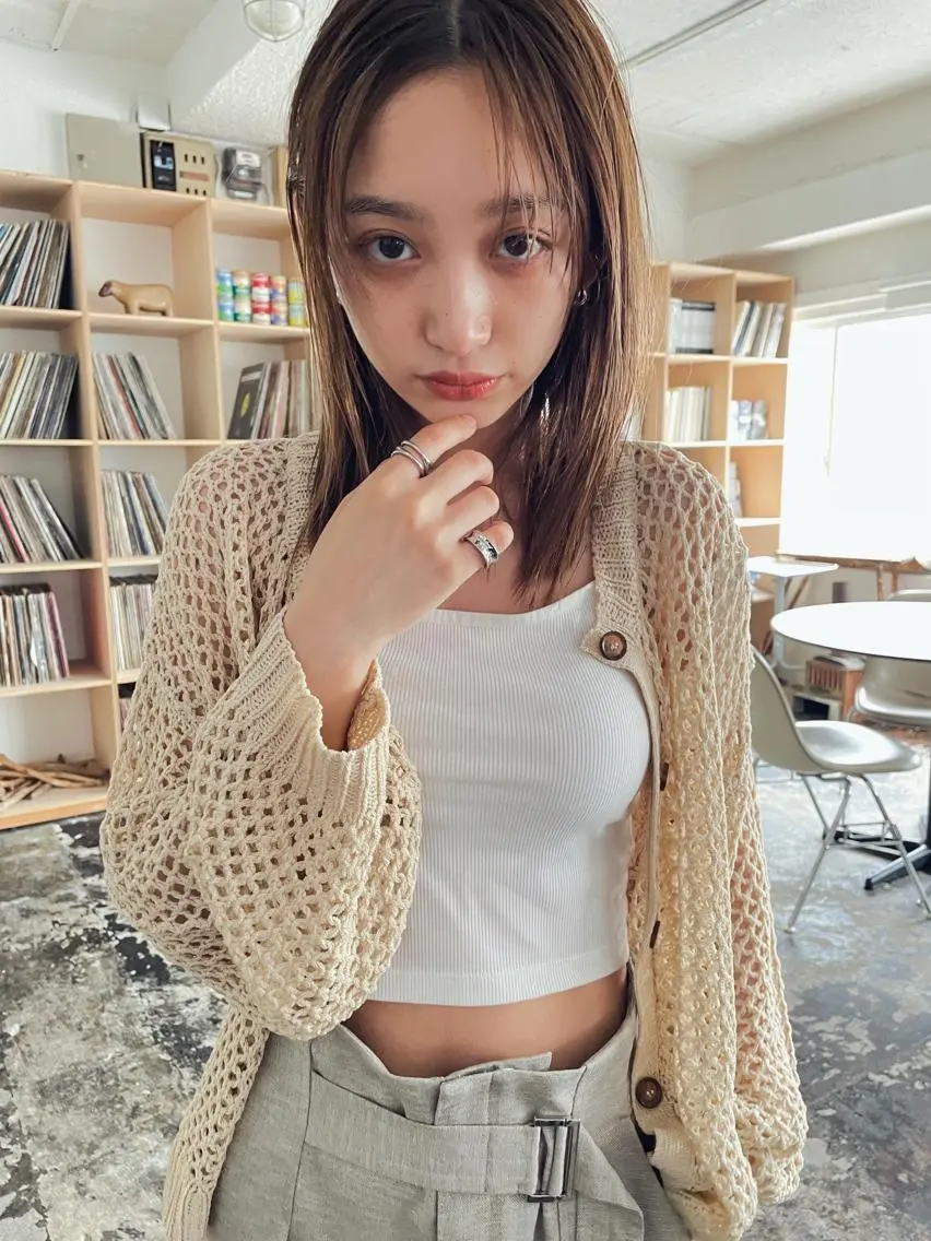 セミロング カラー パーマ ヘアアレンジ ヘアカラー 縮毛矯正 トリートメント くびれレイヤー/艶 カラー　MADOKAのヘアスタイル
