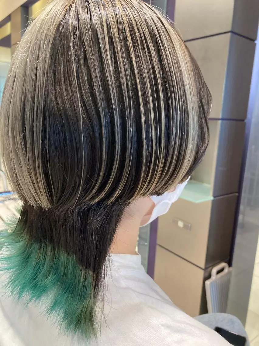 ミディアム カラー ウルフカット カット ヘアカラー トリートメント スキバサミを使わない カット🌼唯🌼のヘアスタイル