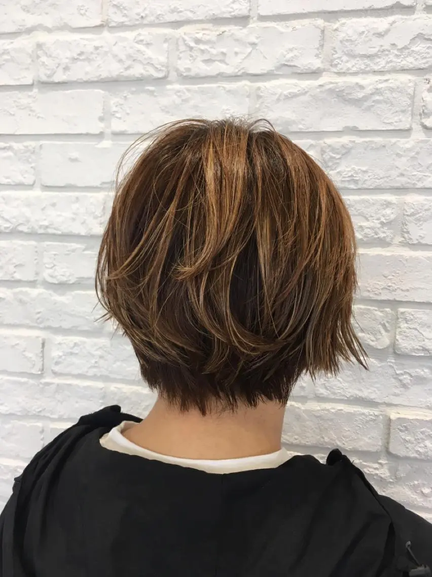 ショート ブリーチしてても 綺麗にかかる縮毛矯正のヘアスタイル