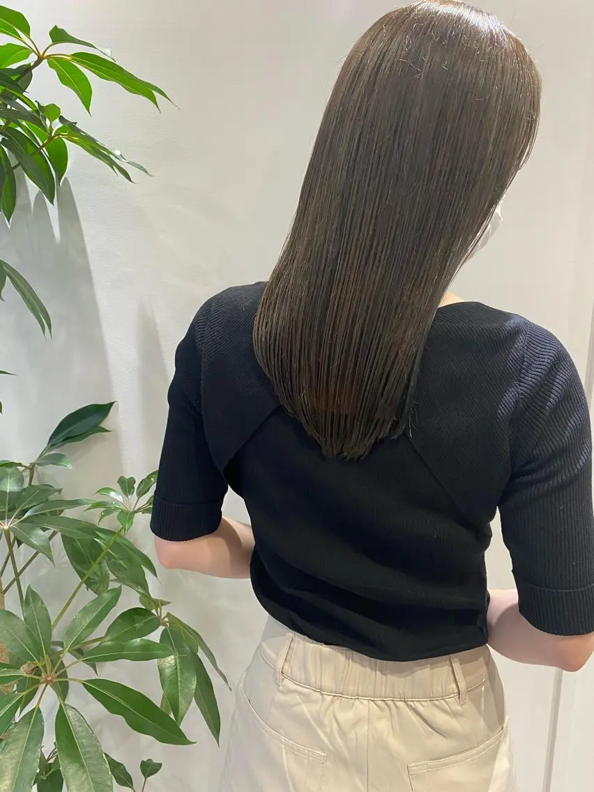 ミディアム ハイライト オリーブ、カーキ系 No.1シラトリのヘアスタイル