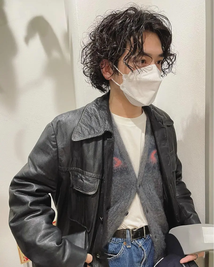 ミディアム パーマ メンズ ミディアムパーマ メンズパーマ カット パーマ トリートメント 村上雅人 ナチュラルモードのヘアスタイル
