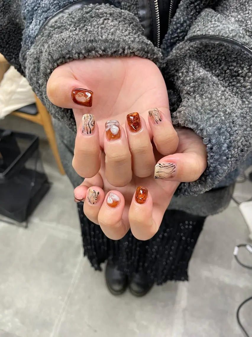 ネイル アートネイル べっ甲ネイル ジェルネイル ニュアンスネイル ぷっくりネイル nailstudio eviz新宿店のネイルデザイン