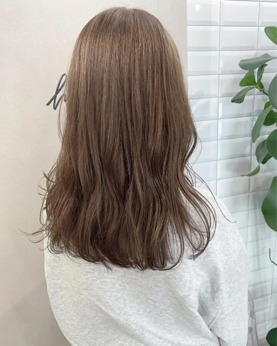 ロング カラー ベージュカラー ブリーチ カット ヘアカラー トリートメント hubhair レイヤー/透明感のヘアスタイル