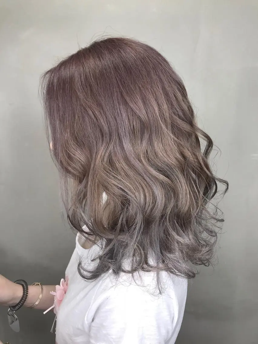セミロング カラー ブリーチ ラベンダーカラー ピンクカラー ピンクラベンダー 【透明感、艶髪】西村 有司のヘアスタイル
