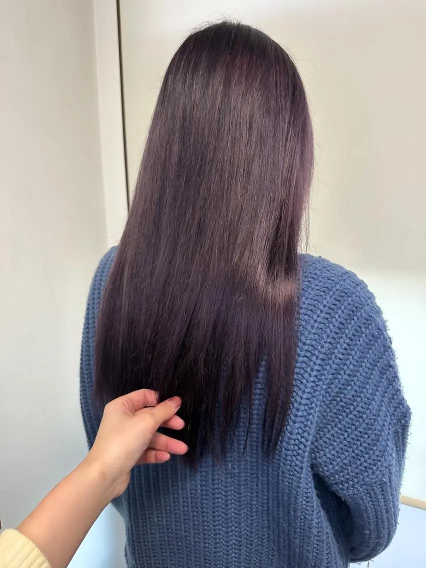 セミロング カラー ディープパープル パープルカラー カット ヘアカラー トリートメント ブリーチカラー🫧 森　凪沙のヘアスタイル