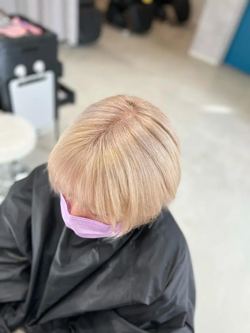 ショート カラー ブリーチ ブロンド 宮地 崇文のヘアスタイル
