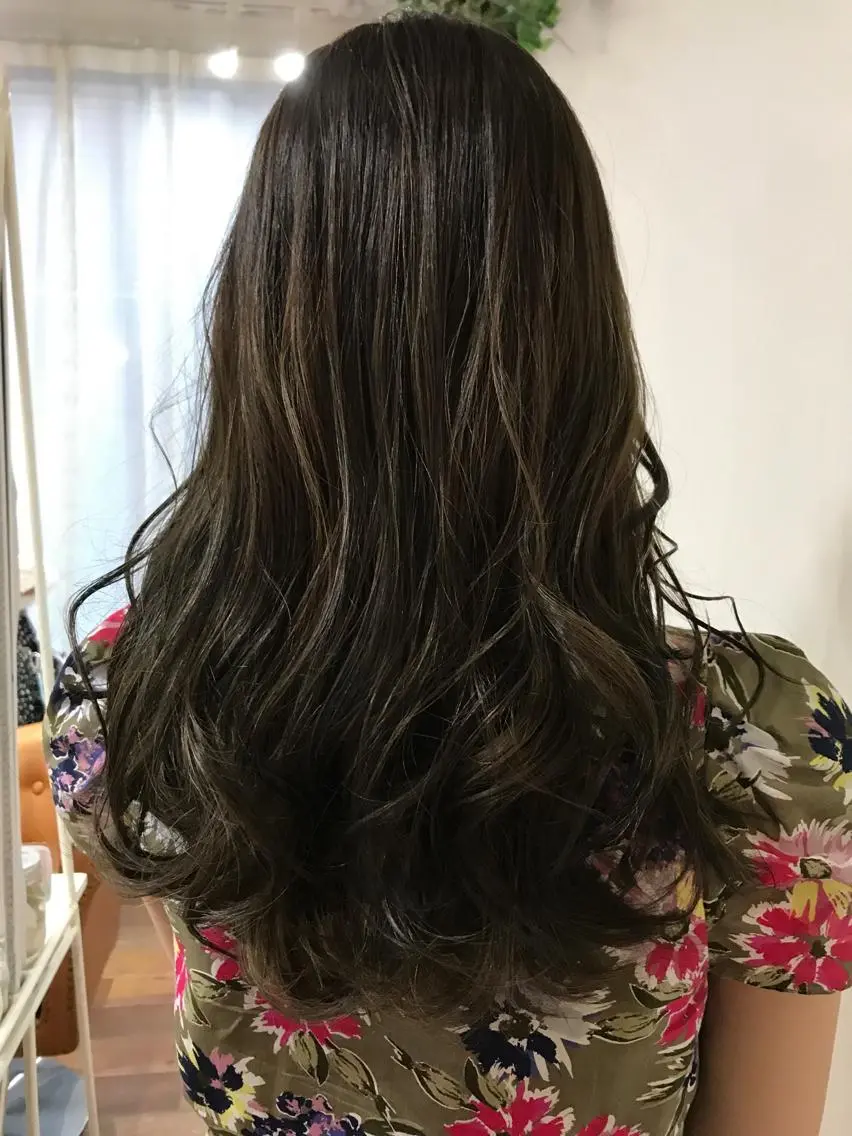 ロング カラー いけだ ひかり ハイライトくびれヘアのヘアスタイル
